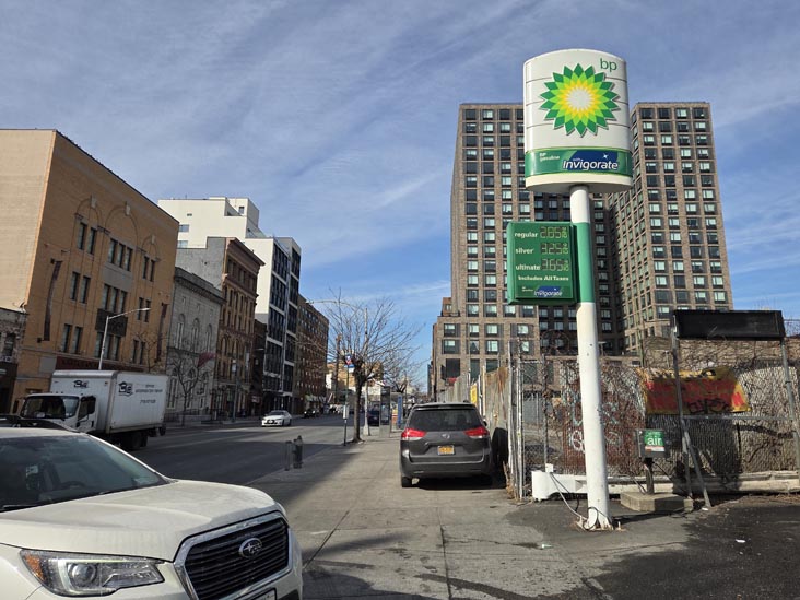 Looking West Down 125th Street From Second Avenue, East Harlem, Manhattan, January 23, 2026