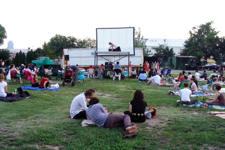 Outdoor Cinema: Kal Ho Naa Ho, Socrates Sculpture Park, 32-01 Vernon Boulevard, Astoria, Queens, August 8, 2007