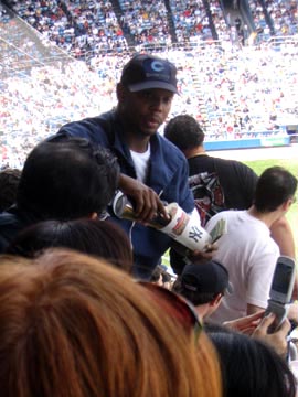 Beer Vendor, Right Field Tier Section 19, New York Yankees vs. San Diego Padres, June 13, 2004, Yankee Stadium, The Bronx