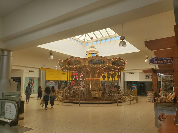 Carousel, Centro Comercial Galerias, San Salvador, El Salvador, August 15, 2024