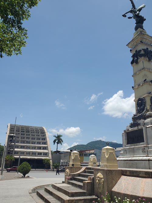 Iglesia El Rosario and Monumento a los Próceres, Plaza Libertad, Centro Histórico, San Salvador, El Salvador, August 7, 2024