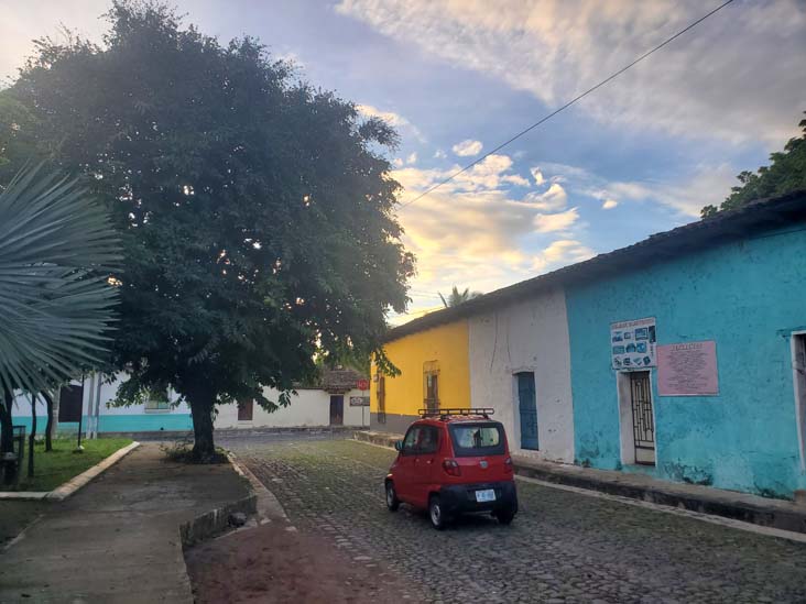 Avenida José Maria Peña Fernández at Parque Infantil de Suchitoto and 4a Avenida Sur, Suchitoto, El Salvador, August 14, 2024