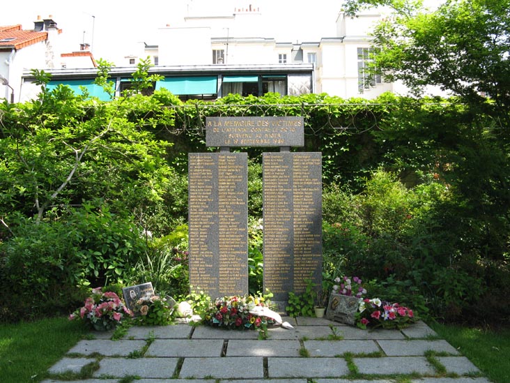 Flight 772 Memorial, Cimetière du Père-Lachaise (Père-Lachaise Cemetery), 20e Arrondissement, Paris, France