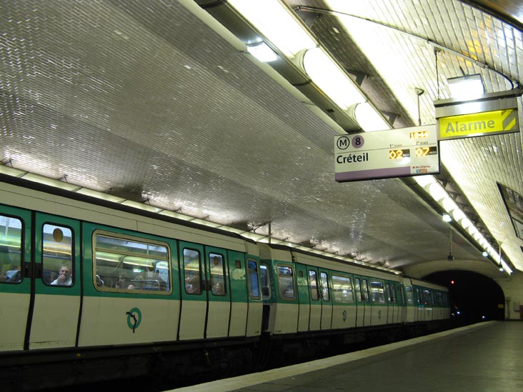 tour maubourg metro