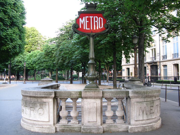 Franklin D. Roosevelt Métro Station, 8e Arrondissement, Paris, France