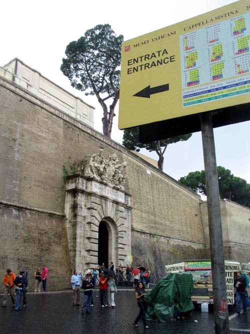 Entrance, Vatican Museum (Musei Vaticani), Vatican City