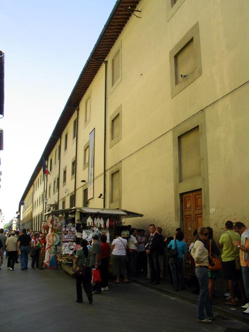 Line Outside Accademia di Belle Arti di Firenze, Via Ricasoli, 66, Florence, Tuscany, Italy