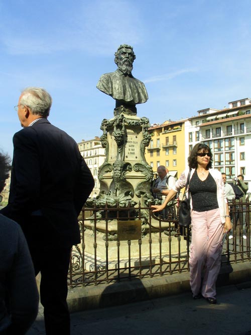 Benvenuto Cellini Monument, Ponte Vecchio, Florence, Tuscany, Italy