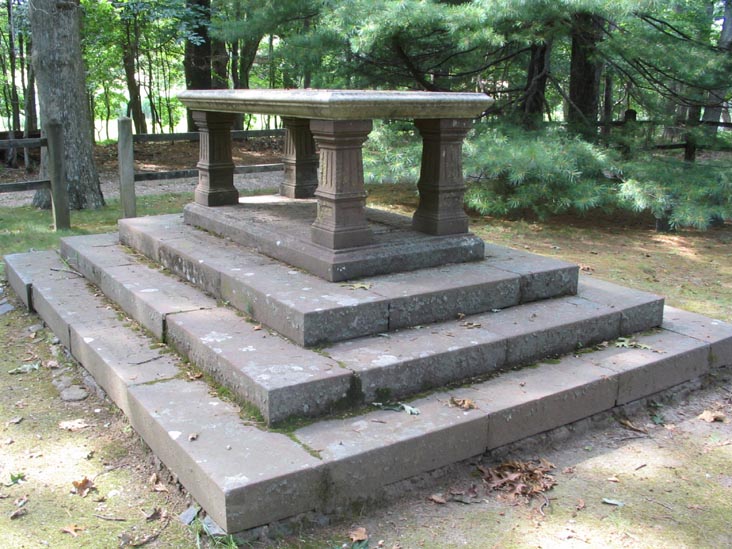 Quaker Cemetery, 116 N. Ferry Rd, Route 114, Shelter Island, New York