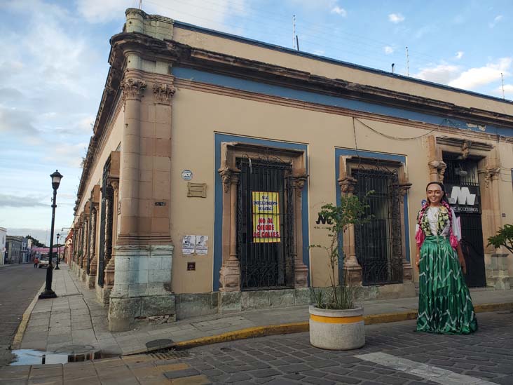 Calle de Armenta y López at Calle Vicente Guerrero, Oaxaca, México, August 24, 2023