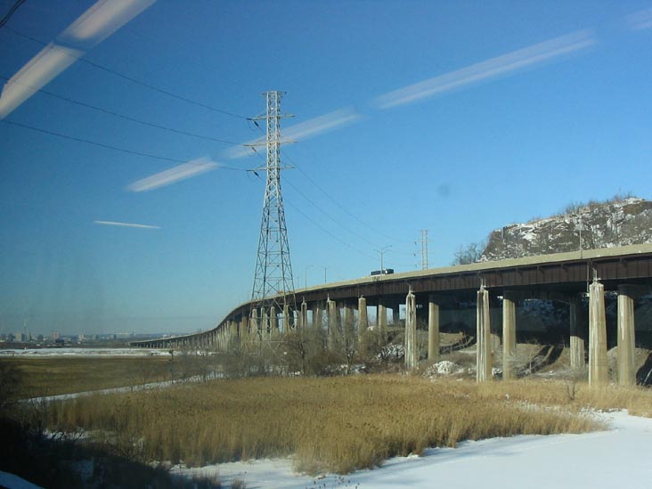 New Jersey Turnpike Eastern Spur, New Jersey Transit's Northeast Corridor Line