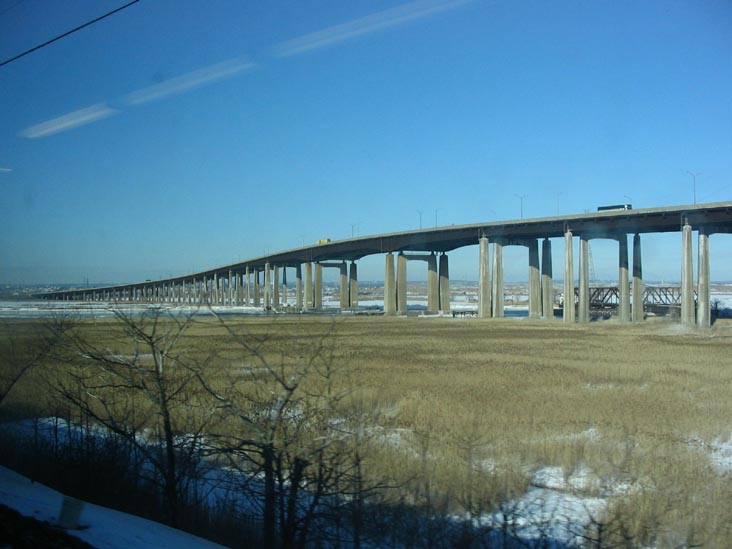 New Jersey Turnpike Eastern Spur, New Jersey Transit's Northeast Corridor Line