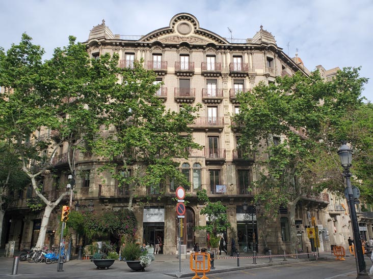 Rambla de Catalunya at Carrer de Còrsega, Barcelona, Spain, April 25, 2024